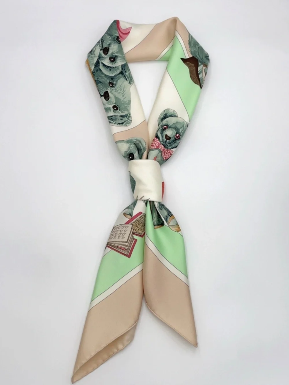 Authentic Hermes Carré 90 CONFIDENTS DES COEURS Silk Scarf W/Box